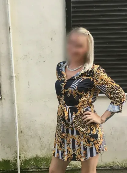 Amira, 34