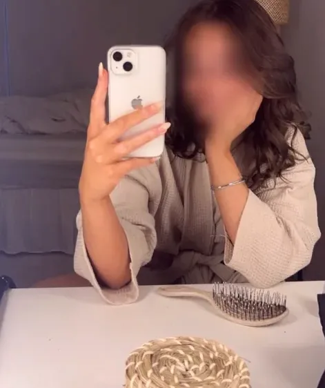 Anne, 20