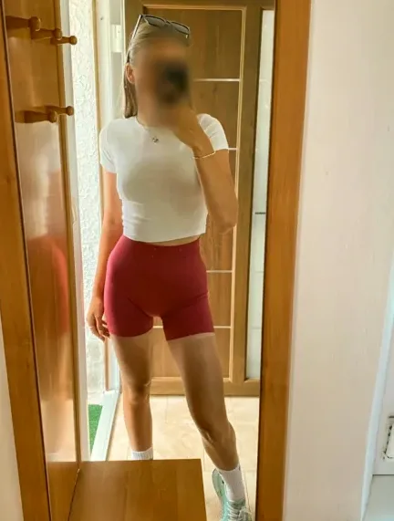 Anne, 27