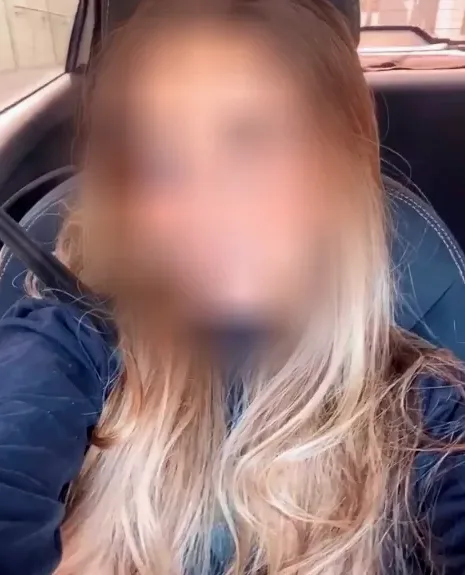 Caroline, 27