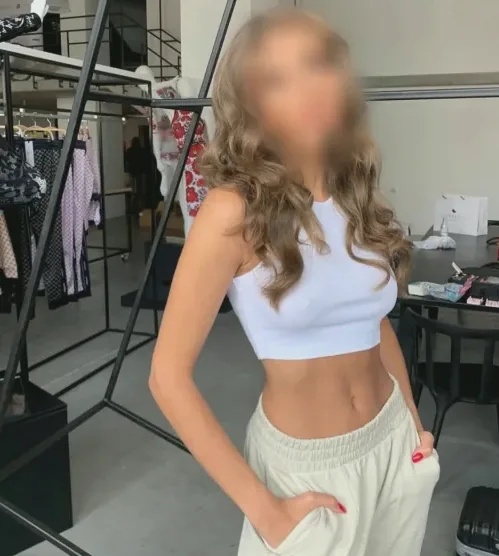 Ella, 33