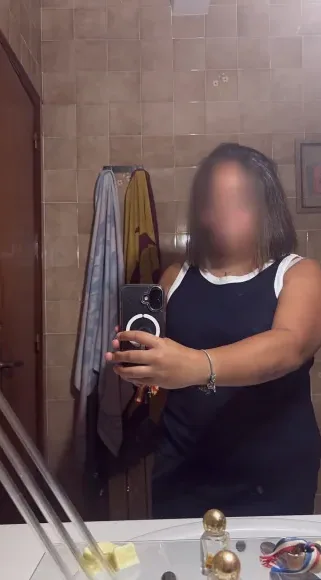 Isabella, 22