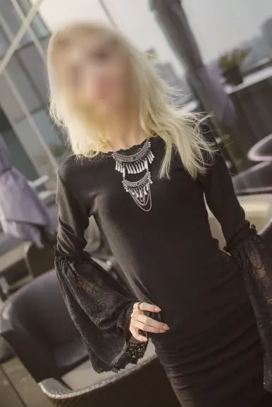 Maja, 25